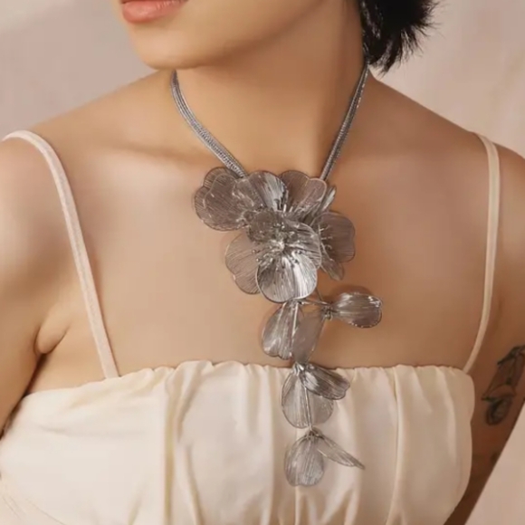 SOLD!!!STUNNING STATEMENT NECKLACE - Picture 6 of 8